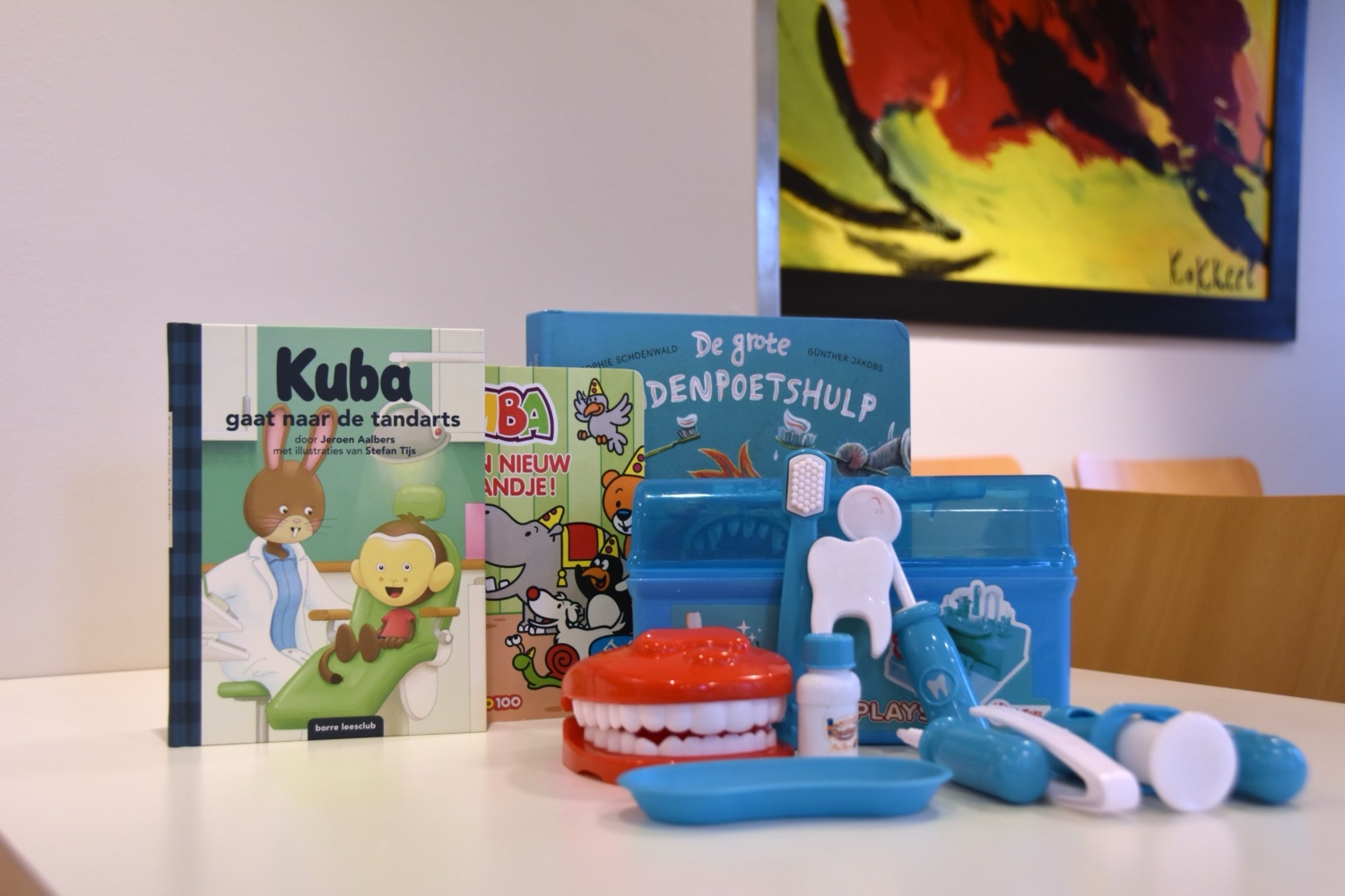 Kinderboekjes en speelgoed-tandartsset bij JFH Tandartsen